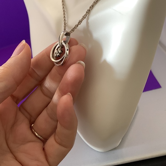 Sterling Silver Flower Pendant on 16” 925 Rope Chain - Picture 11 of 15